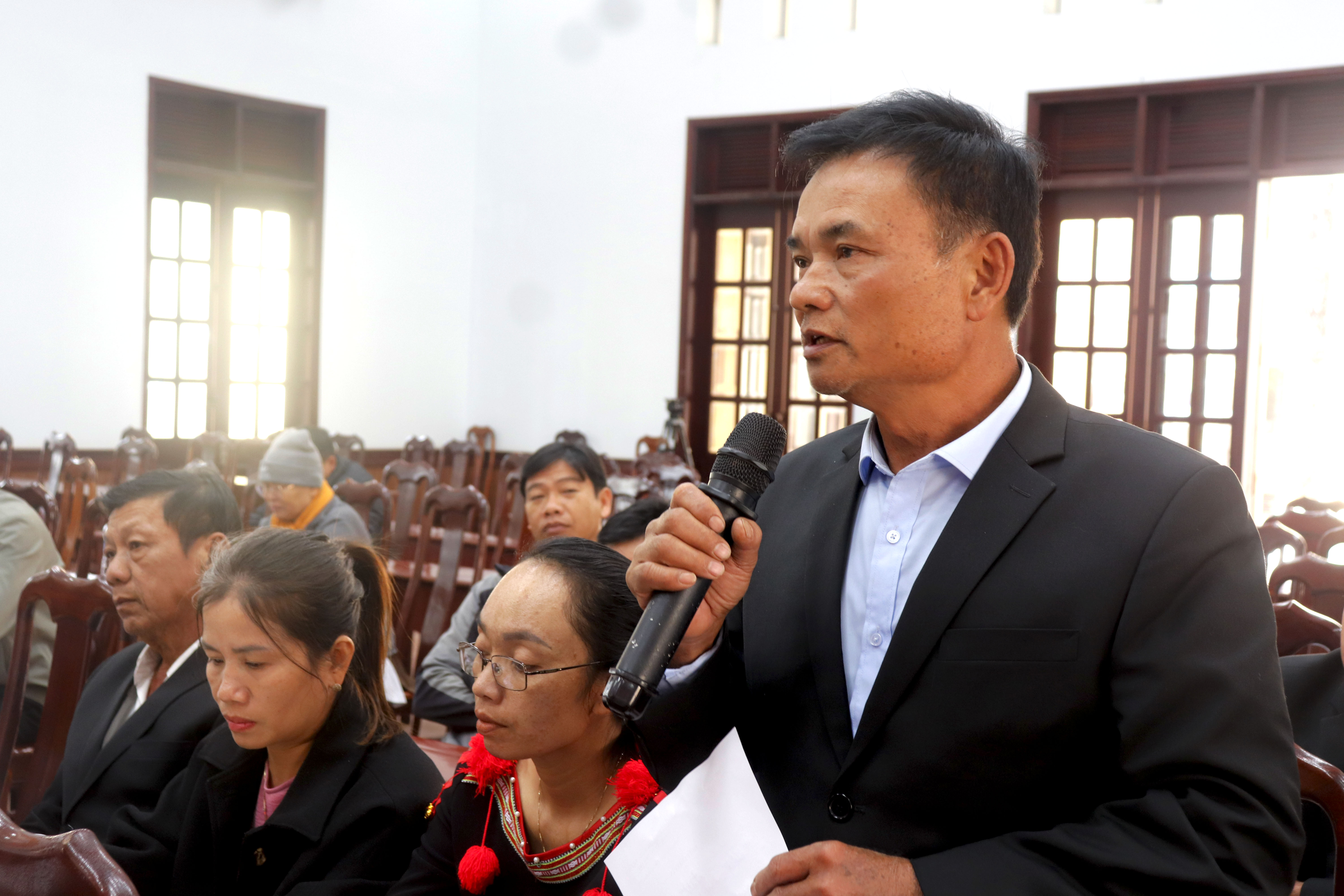 dai bieu thao luan